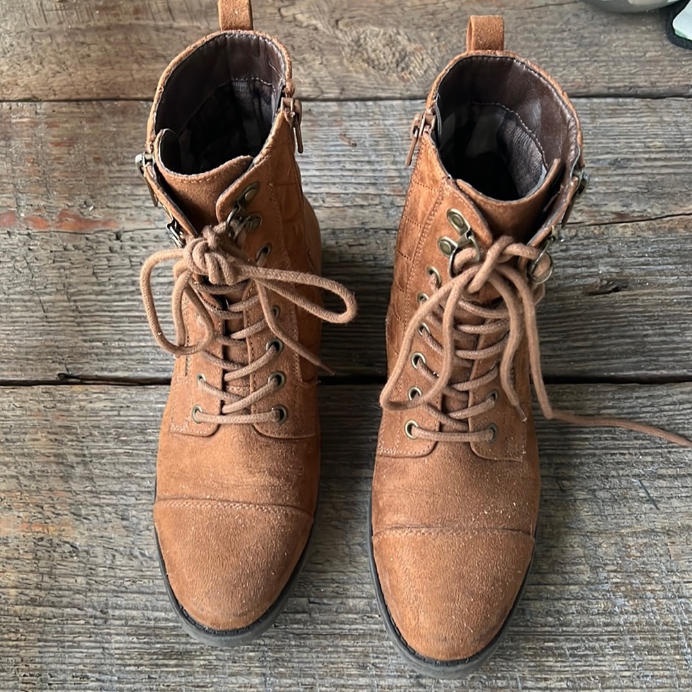 Women’s brown boots
